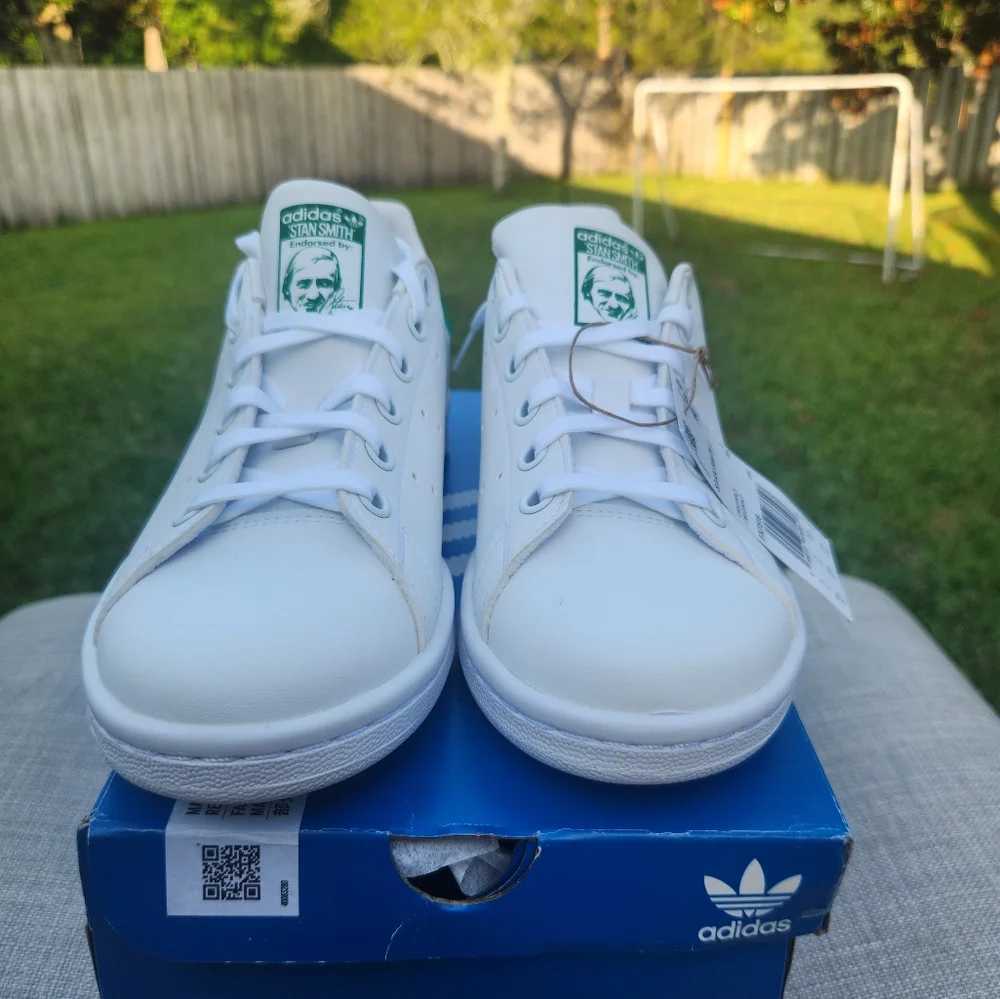 Adidas Originals Stan Smith White & Green  Sneakers Size 3 1/2   NWB